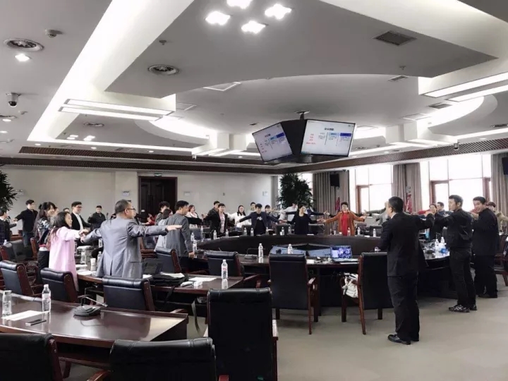 “霾來了，呵護最親愛的你”