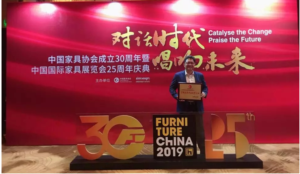 專業(yè)鑄就榮譽|熱烈祝賀中國魯班大學(xué)·國富縱橫榮獲中國家具行業(yè)優(yōu)秀企業(yè)榮譽獎項